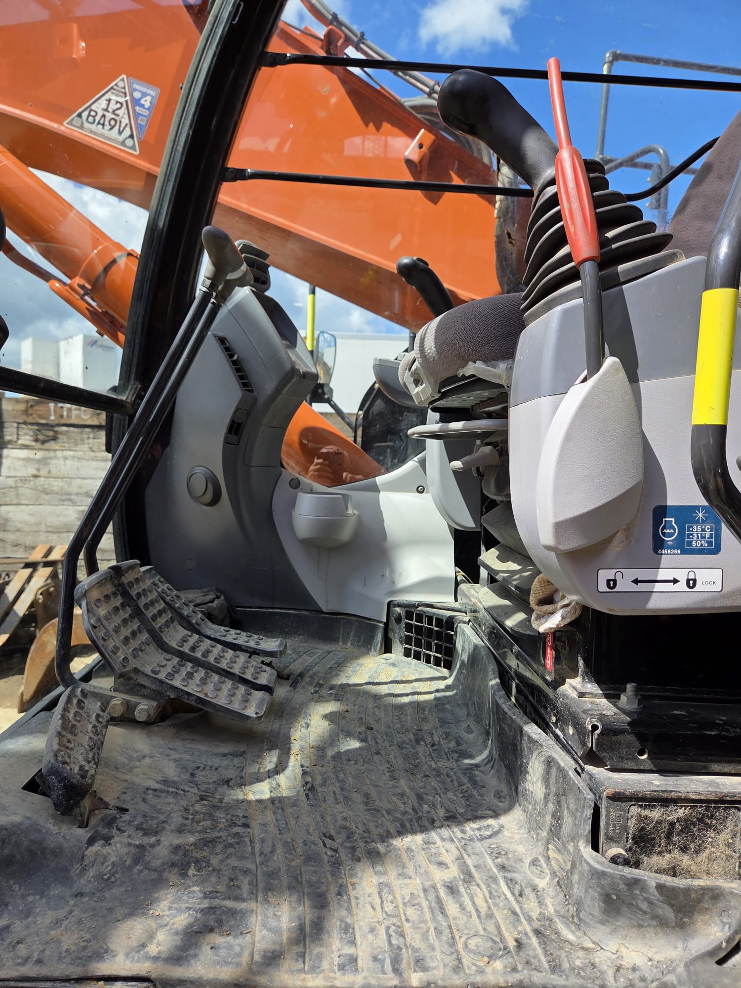 1 x Hitachi ZX225-6 2021 5703hrs - AJ & MJ Plant Sales