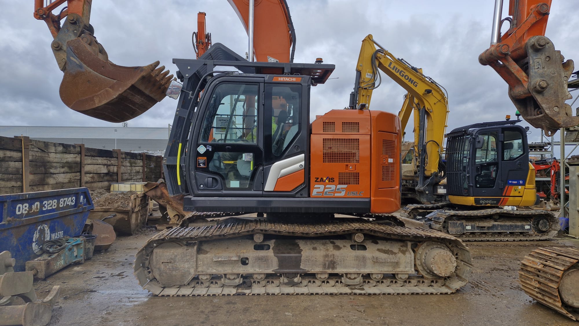 1 x Hitachi ZX225-7 2021