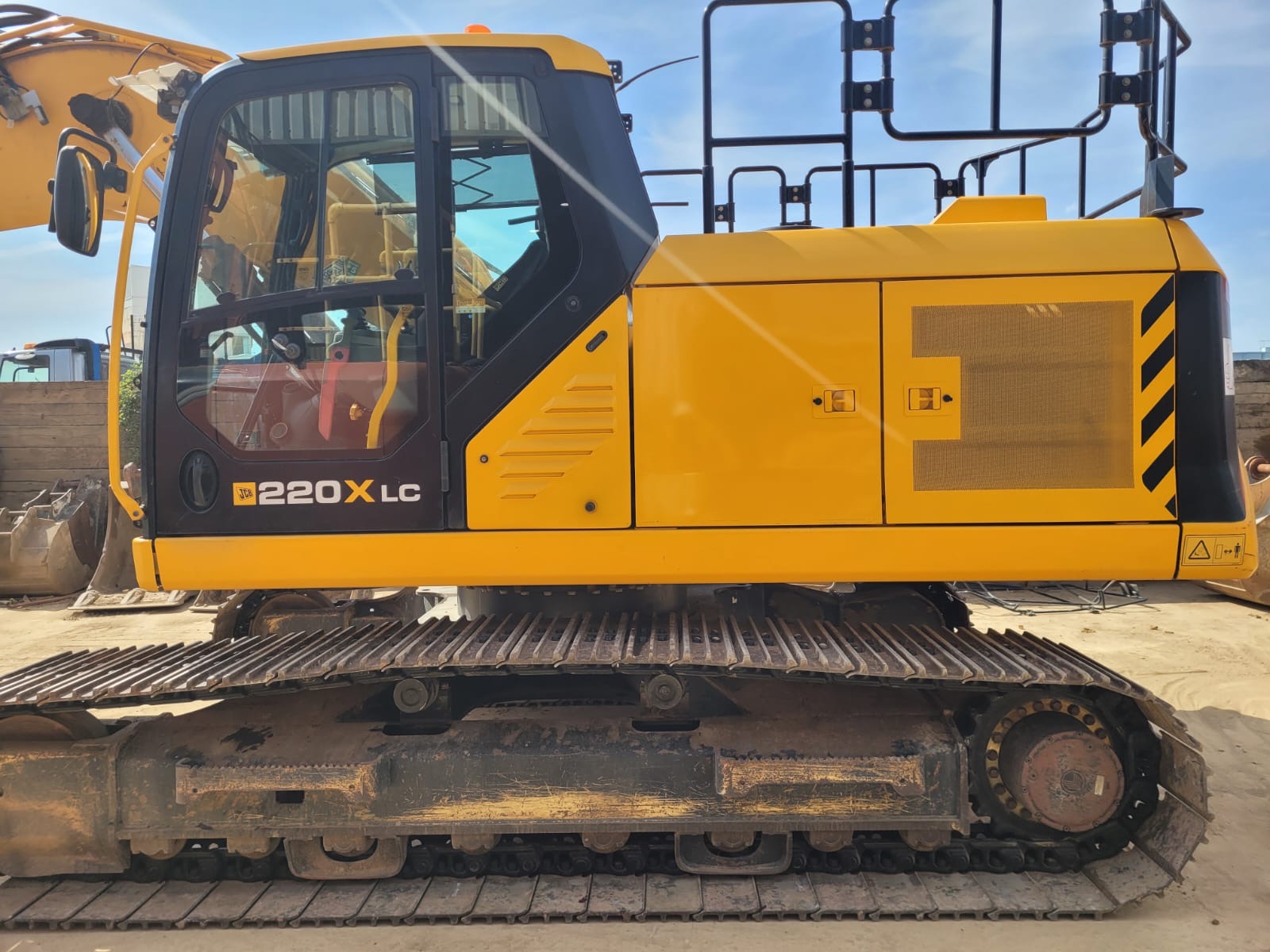 JCB 220