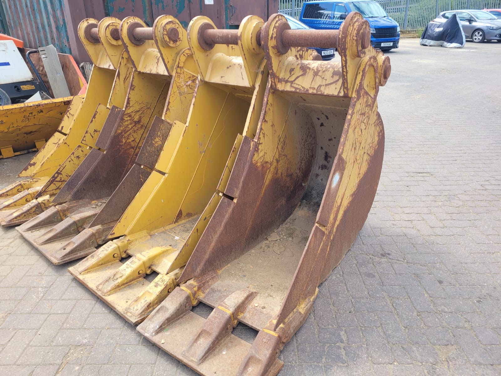 20t cat buckets