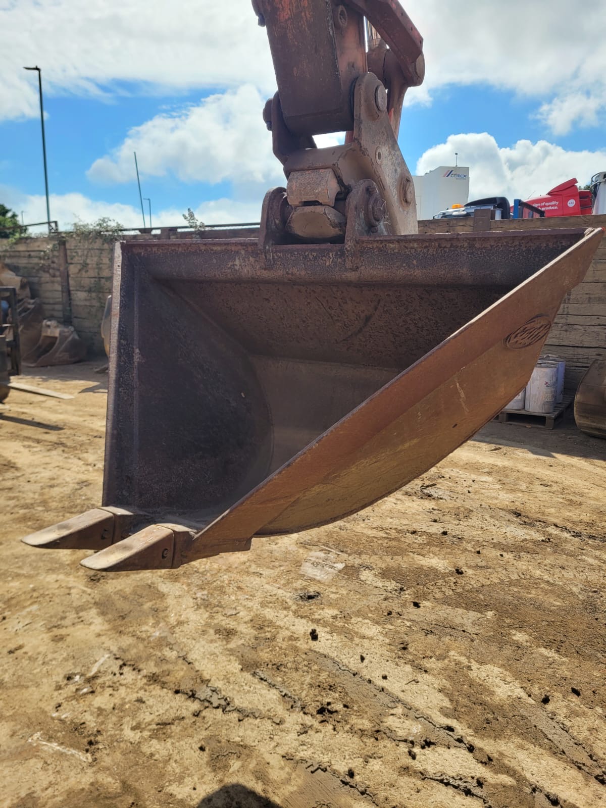 13T V bucket