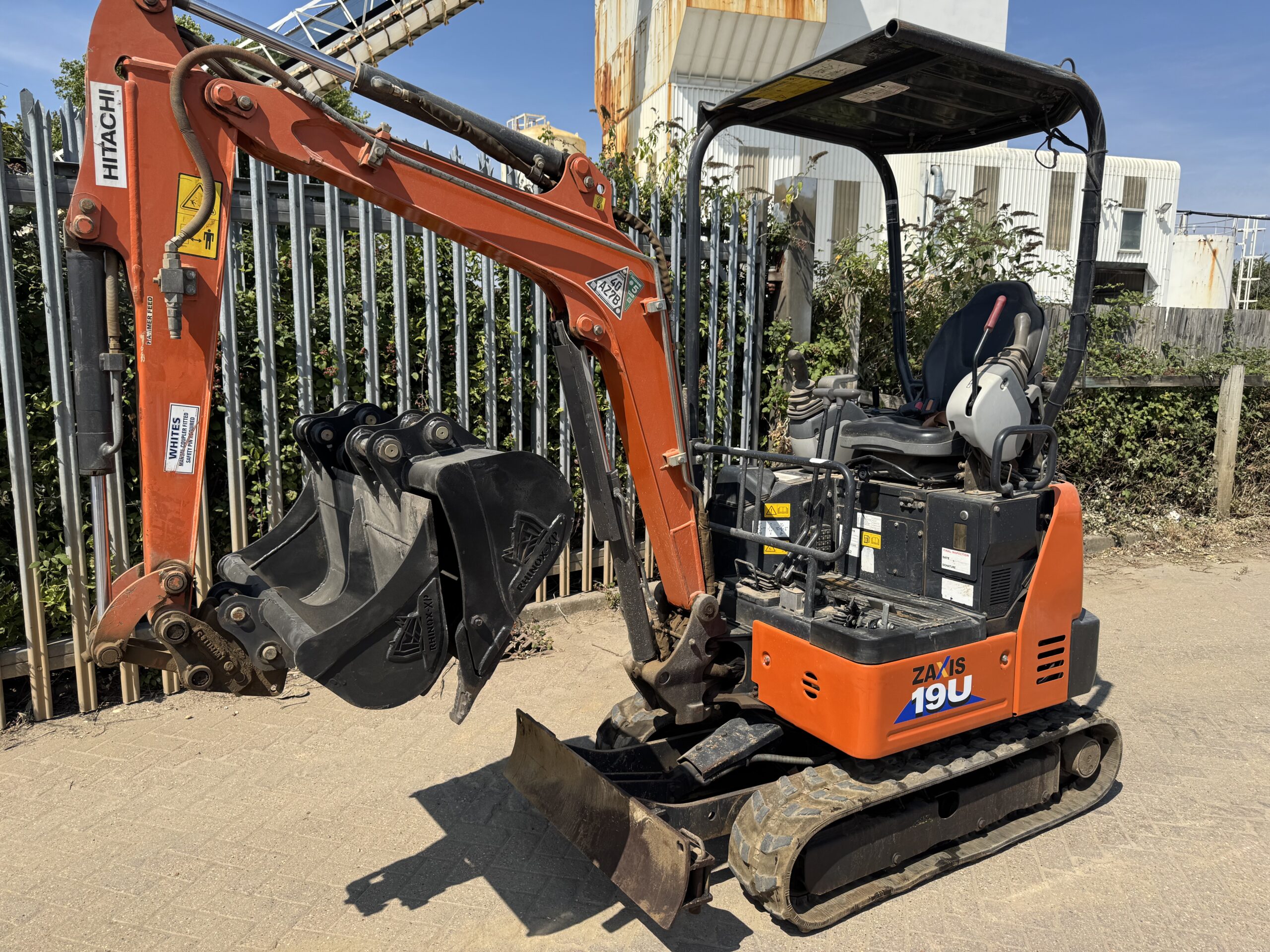 Z-axis 19U Mini Digger | Comes with 3 brand new buckets