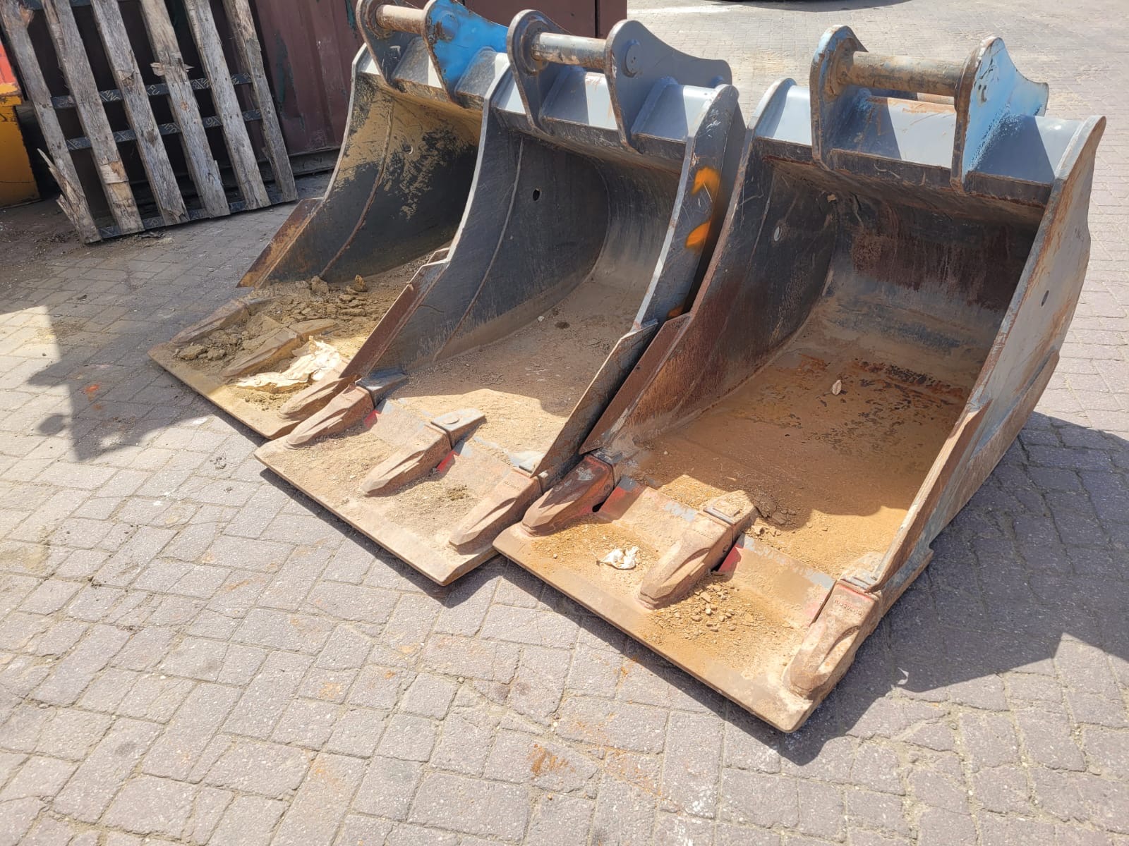 13T DIG BUCKETS