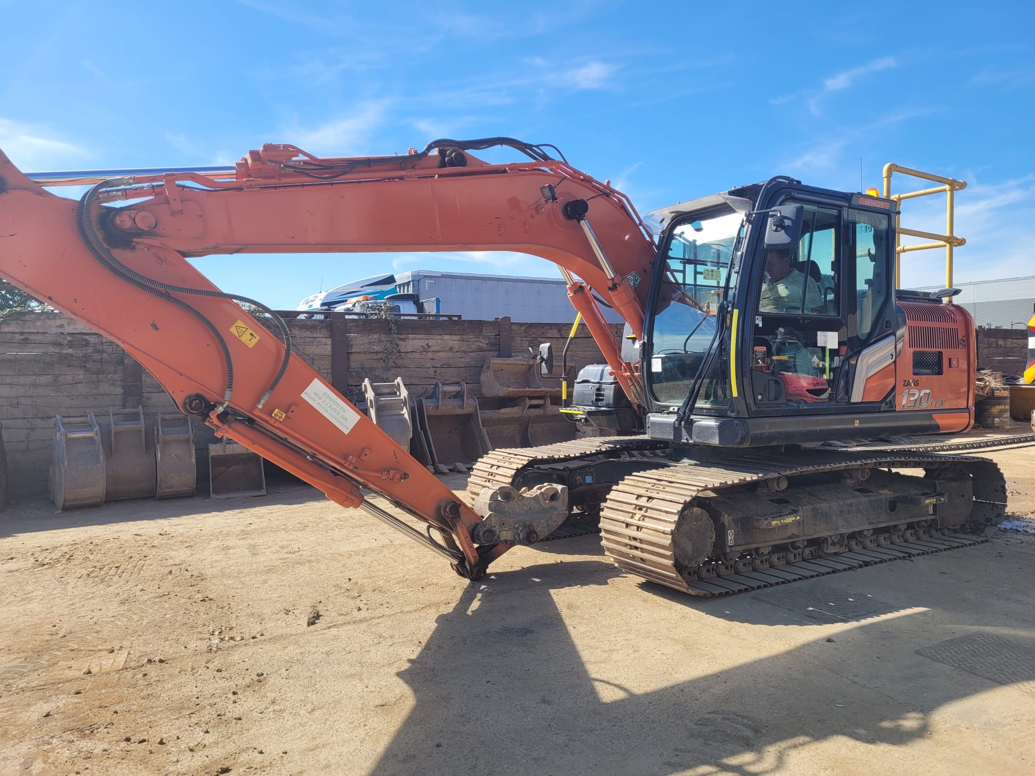 ZAXIS 130 HYDRAULIC EXCAVATOR